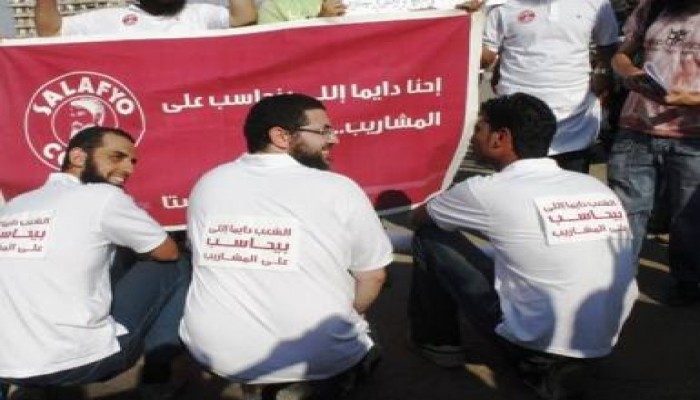 الإخوان والقوى السياسية ينهون وقفتهم بعد مليونية ناجحة وحمزه يطالب المنصرفين بشراء (طرحه)