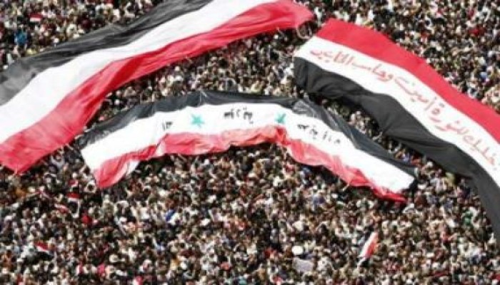 روبرت فيسك: المصريون يعلمون أشقائهم السوريين أصول الثورة