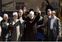 الشيخ القرضاوي يوجه 10 رسائل  من خلال منصة الإخوان