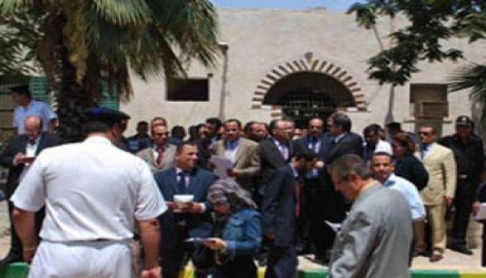 وفد حقوقي يزور طره : نظيف  وعز والفقي فى سجن إنفرادي ..والشيخ يشكو من ساعة واحدة للتريض