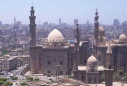منع أرملة شاه إيران من إحياء ذكرى وفاته بمصر
