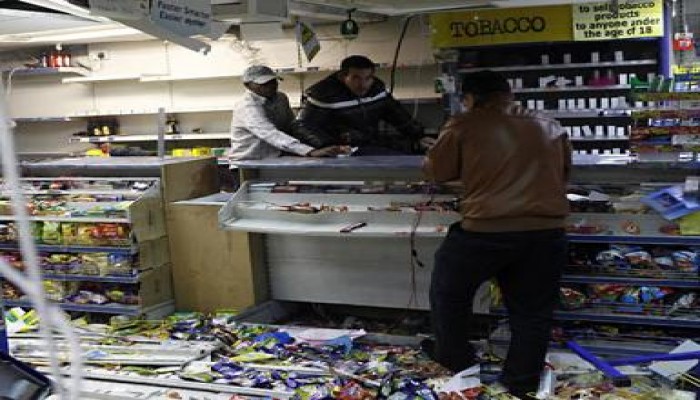 أعمال شغب  وسلب ونهب وحرق تجتاح احياء بلندن وبرمنغهام والشرطة تعتقل المئات بينهم طفل