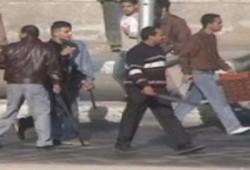 أهالي فى كفر الشيخ يقتحمون منزل (بلطجي ) ويقطعون يديه ورجله قبل أن يفصلون رأسه