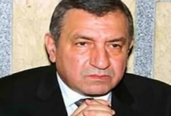 مواطن بالشرقيه يهدد بحرق نفسه بعد أن صفعه (نائب المنحل ) فريد خميس أثناء زيارة شرف