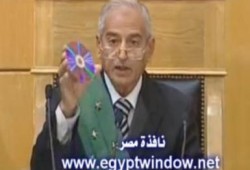 هيئة المحكمة تفض أحراز قضية المخلوع مبارك ونجليه (متلفز)