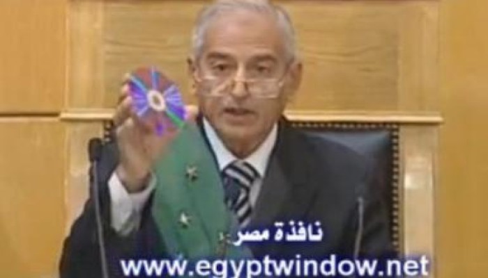 هيئة المحكمة تفض أحراز قضية المخلوع مبارك ونجليه (متلفز)