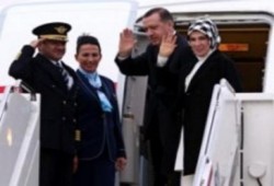 أردوغان يصل الصومال فى زيارة تاريخية وإصابة الجناح الأيمن لطائرة الوفد المصاحب له