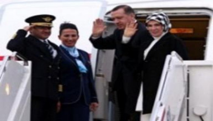 أردوغان يصل الصومال فى زيارة تاريخية وإصابة الجناح الأيمن لطائرة الوفد المصاحب له
