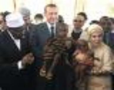 زيادة أردوغان إلى الصومال وتجوله بين منكوبي المجاعة (متلفز)
