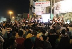 مصر تشتعل : تظاهرات فى السويس وطنطا والمحلة الكبرى ومحافظ الشرقيه وسط التظاهرات (مصور)