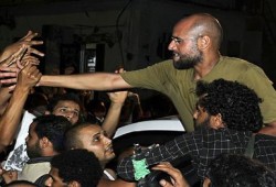 سيف الإسلام طليق ويظهر بطرابلس