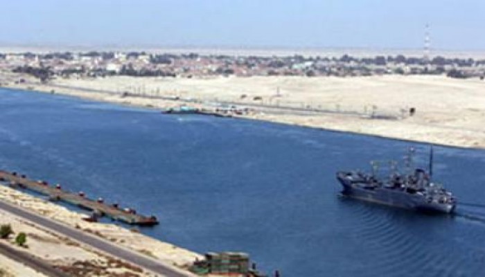 غرق سفينة شحن ( بنميه ) بالكامل فى مياه  قناة السويس