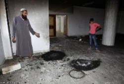 قطعان يهود يحرقون مسجداً بنابلس ويكتبون عبارات مسيئة للرسول الكريم محمد