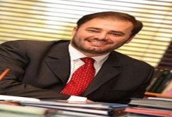 وضاح خنفر قيادة إعلامية عالمية شابه أطاحت بفراعين القرن