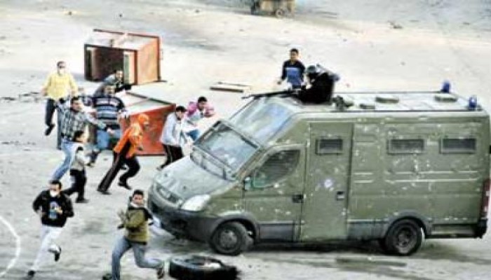 النيابة تأمر بضبط عميد بالأمن المركزى بعد اعتراف جنوده عليه بأنه دهس الثوار