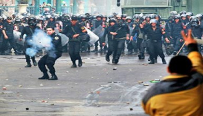 5 سنوات "فقط" لضابط أمن مركزى قتل ربة منزل وأصاب طفليها يوم 29 يناير