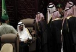 ملك السعودية يمنح النساء حق الترشح والانتخاب وعضوية مجلس الشورى لأول مرة
