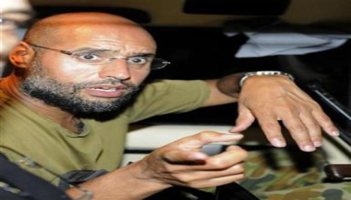لقطات تلفزيونية تظهر سيف القذافي يحشد قواته