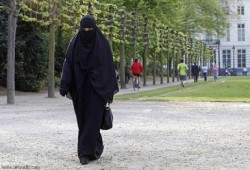 سويسرا تحظر ارتداء النقاب في الأماكن العامة ووسائل المواصلات