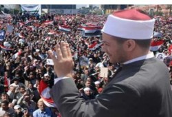 خطيب ميدان التحرير يدعو لتفعيل قانون الغدر وإلغاء الطوارئ لحماية مكتسبات الثورة