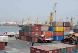 ضبط نفايات خطرة بميناء الاسكندرية قبل تهريبها داخل البلاد