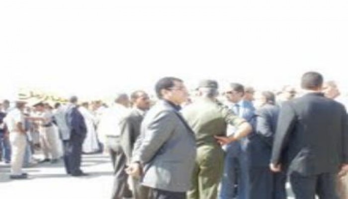 حزب الحرية والعدالة يتوسط لفض تظاهرات أثناء زيارة المشير  للفيوم ( فيديو)