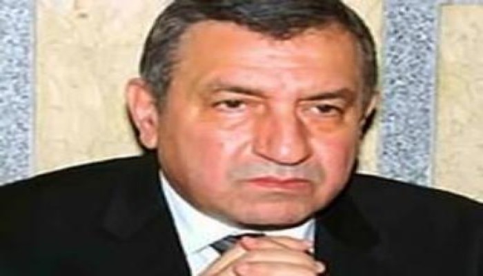 مأزق عصام شرف : طرق تطبيق  العزل لأعضاء لجنة السياسات قد تطيح بشرف أو تبقيه
