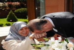 وفاة والدة أردوغان