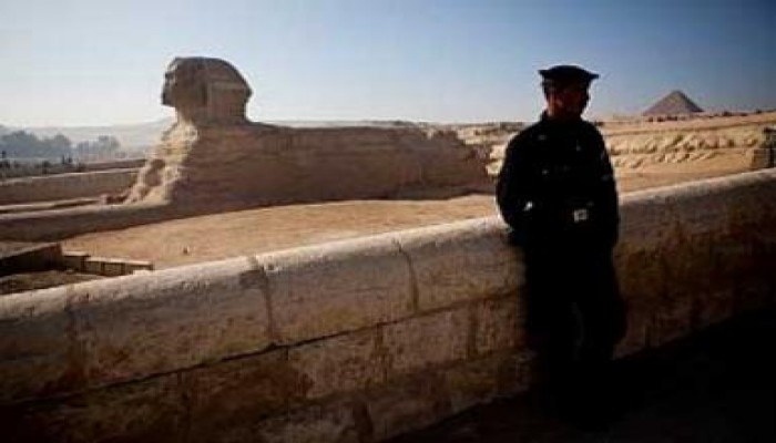 خبر صحيح : أفراد الشرطة أغلقوا القسم ( بالجنزير) لتجنب الخدمة في بيوت الضباط