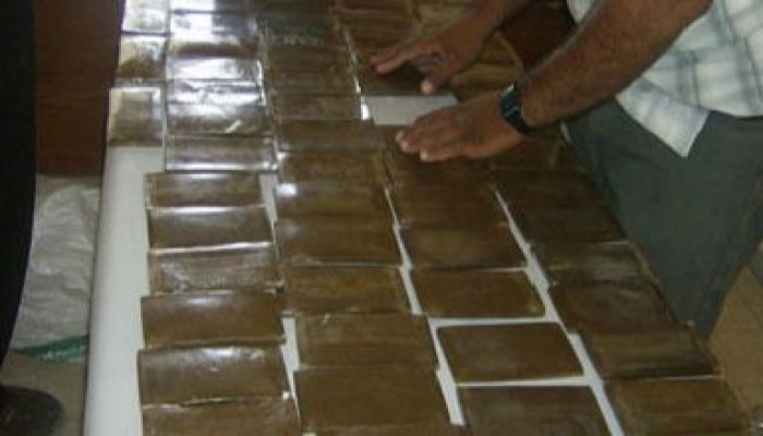 ضبط 200 طربة حشيش و10 كيلوجرامات من البانجو داخل حافلة بالإسماعيلية