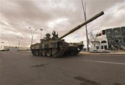 الجرافات تهدم مجمع باب العزيزية.. مقر القذافي في طرابلس