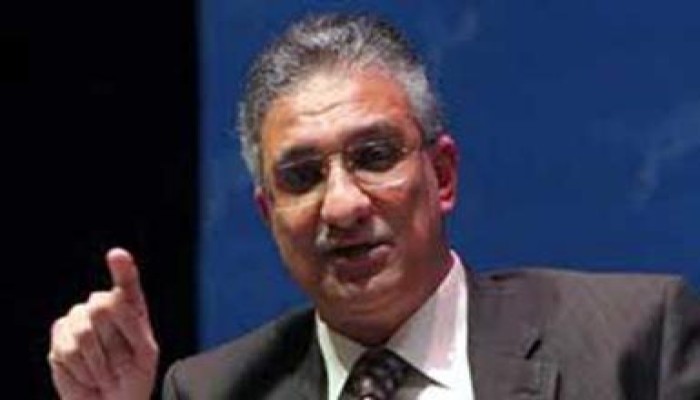 الأمن ينجح في إخراج أحمد زكي بدر من أكاديمية أخبار اليوم بعدأن احتجزه الطلاب 8 ساعات