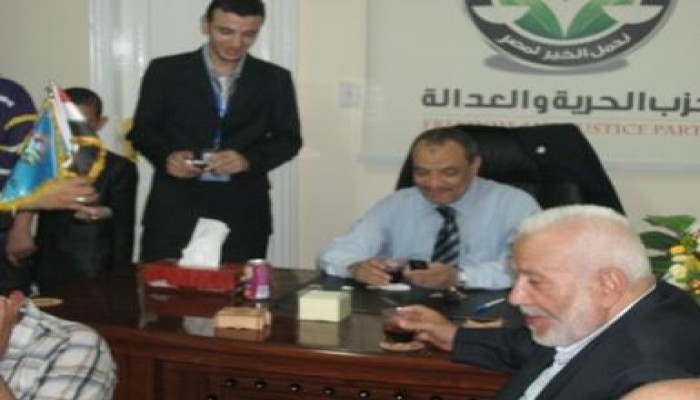 الحرية والعدالة بالفيوم يتقدم بأوراق مرشحيه إلى لجنة الإنتخابات وبينهم عقيد شرطة
