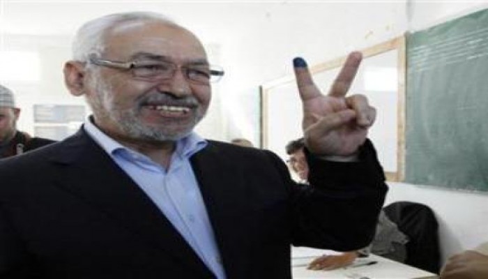 علمانيون تونسيون يهاجمون راشد الغنوشي بعد إدلائه بصوته