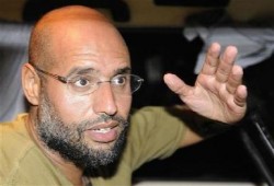 مصدر بالمجلس الانتقالي: سيف القذافي طلب نقله خارج الصحراء الليبية بطائرة لتسليم نفسه