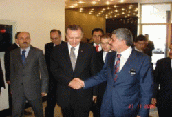 حسن مالك لرويترز : التصنيع هو الحل