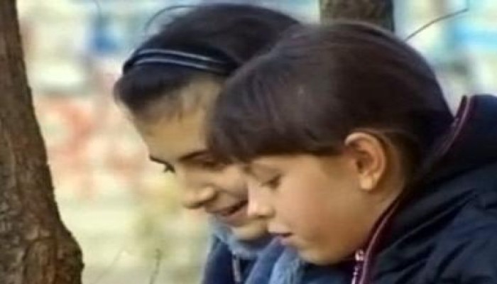 طفلتان مسلمة ومسيحية تكتشفان أسرتيهما الحقيقيتين بعد 12 عام من ولادتهما