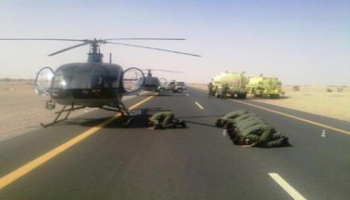 طيارون يهبطون بطائراتهم لأداء الصلاة فى وقتها