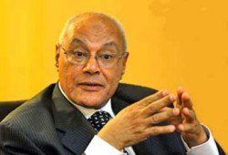 العوا: يطالب "العسكري" بالتنصل من وثيقه "السلمي" لأنها خطر على الشعب
