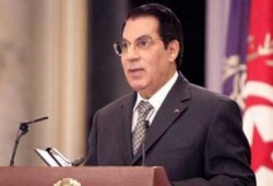 التلفزيون التونسي يصدم مشاهديه ليلة العيد بابتهالات تدعو لبن علي بالتوفيق "كرئيس"