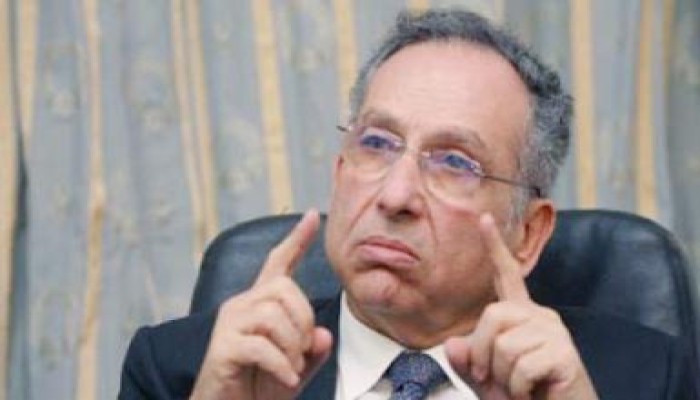 طرد (رأس الفتنة ) ممدوح حمزة من ميدان التحرير