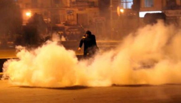 الأمن يستخدم نوع جديد من القنابل المسيلة للدموع شديد التأثير علي الاعصاب