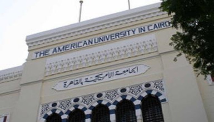 حريق هائل بالجامعة الأمريكية من ناحية شارع محمد محمود .. وألسنة اللهب تخرج من النوافذ