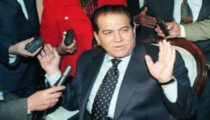 المجلس العسكري يعين كمال الجنزوري رئيساً للوزراء بصلاحيات كاملة و(النكت) تسبقه إلى المقعد