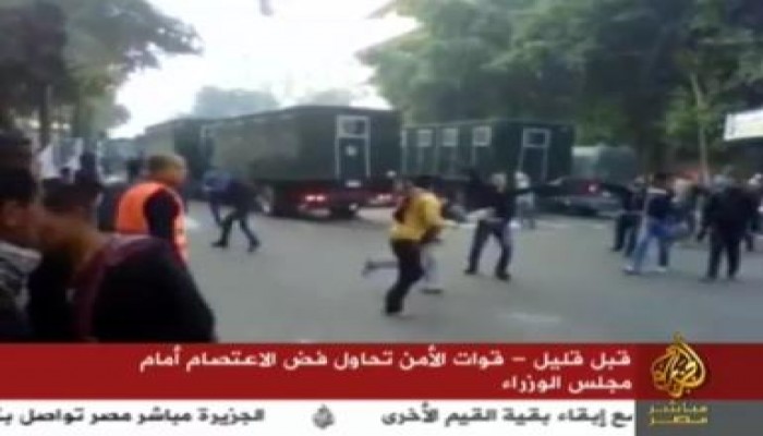 متظاهران يتعرضان للإصابة بالرصاص في اعتصامهم أمام مجلس الوزراء