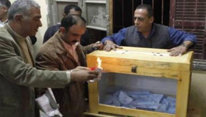 امتلاء الصناديق بـ 10 لجان بالقاهرة و"العليا" لم توفر بدائل مما يهدد بوقف التصويت
