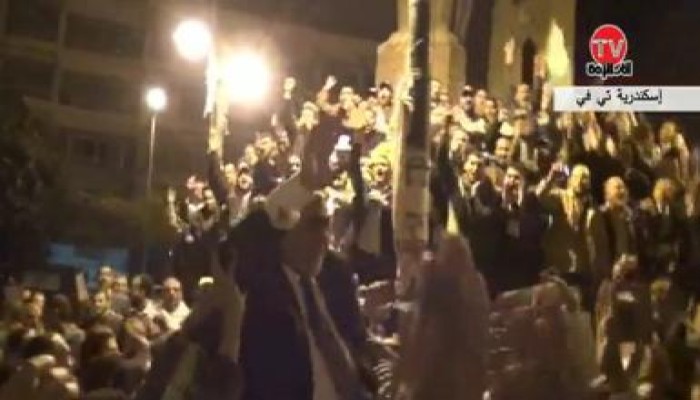 استقبال حاشد للمستشار الخضيري عند دخوله لجنة الفرز قبل أن يحسم الصراع على المقعد (متلفز)