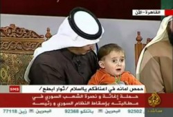 طفل لم يتجاوز 4 سنوات قتل بشار أمه يهتف "الشعب يريد إعدام الأسد" (متلفز)