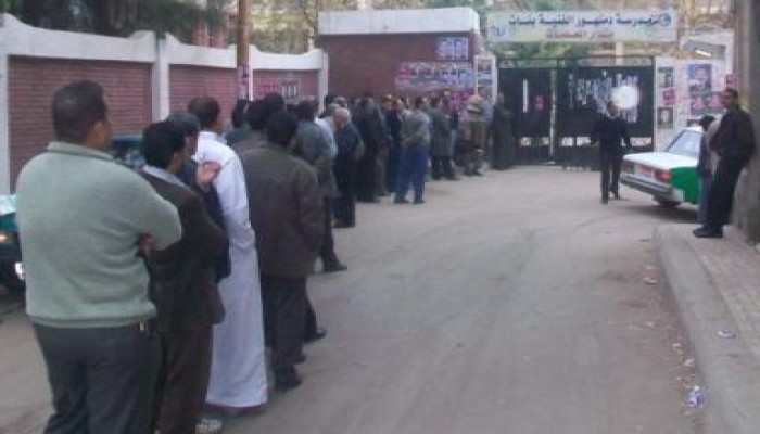 إقبال حاشد للناخبين بلجان محافظة البحيرة والجيش والشرطة يزيلا كافة الدعاية من أمام اللجان