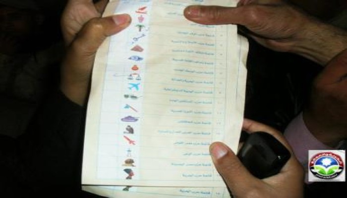 محاولة تهريب أوراق فرز الحريه والعدالة فى الإسماعيلية ( متلفز)